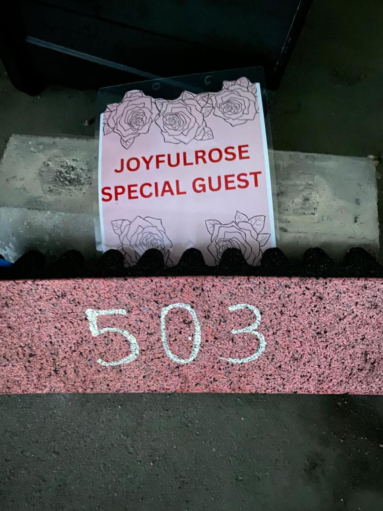 Joyful Rose Apartment กิโนวัน ภายนอก รูปภาพ